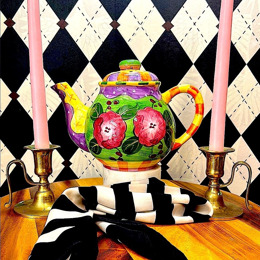 Milson & Louis Hand-Painted Ceramic Teapot – Whimsical Floral Design